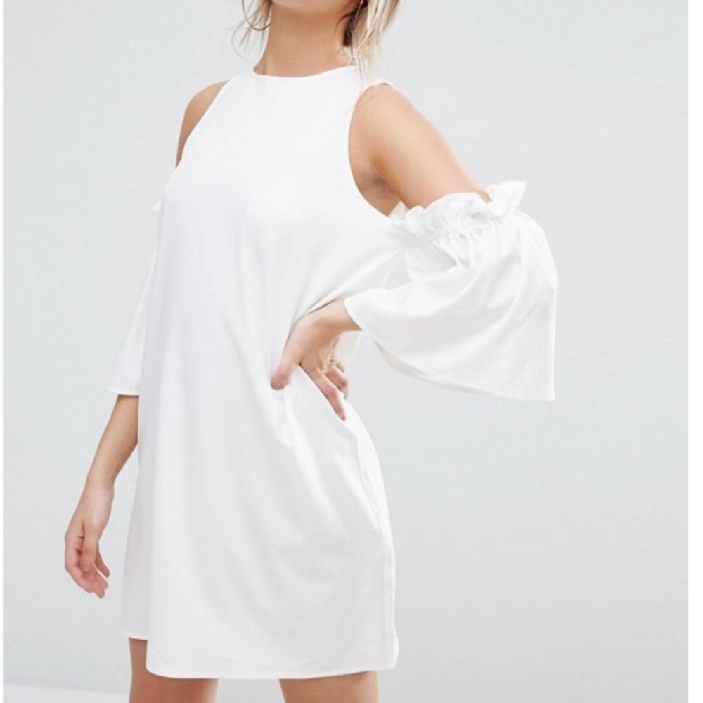 Boohoo white cold shoulder dress 8‎